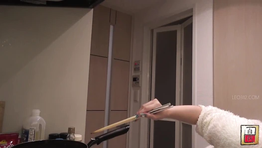 JG-558 02 Close-up filming and self-portraits over several days: Hinata Nagano’s poops at home.