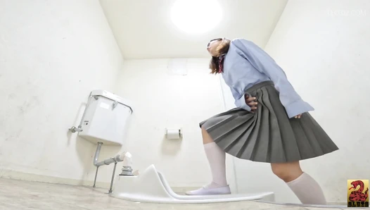 SR096 04 A study of schoolgirls’ farting and feces. 6-cameras with double view shots.