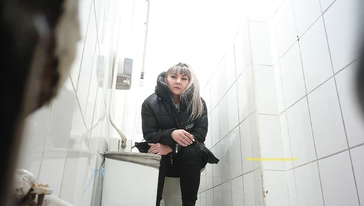 Shopping Centre Toilet 2022 (157K)