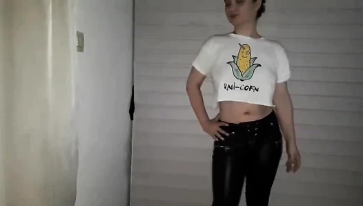 XOBunny - Farts and shit in leather pants