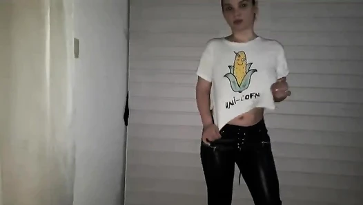 XOBunny - Farts and shit in leather pants