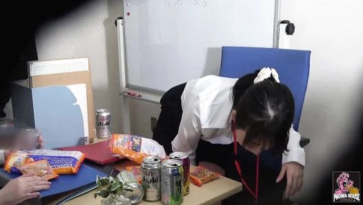 PGFD-099 06 Drunk woman, fingered deep in her throat and vomited violently.