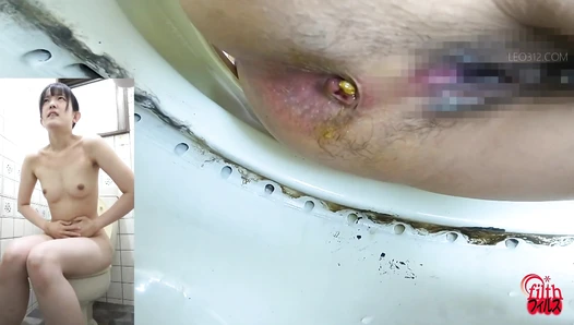 FF-677 05 Hidden camera in the house: sisters pooping naked!