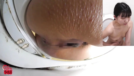 FF-677 07 Hidden camera in the house: sisters pooping naked!