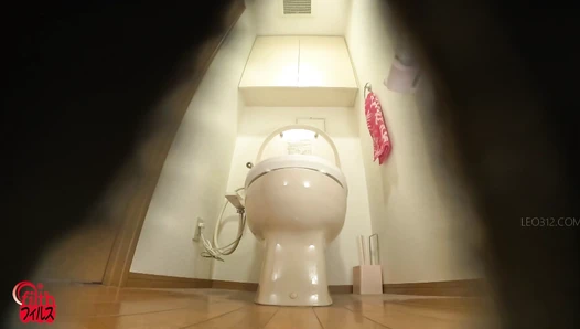 FF-677 09 Hidden camera in the house: sisters pooping naked!