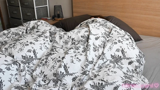 Ninounini - SCAT PARANORMAL ACTIVITY : I make a huge turd in my bed and fuck my pussy and ass !