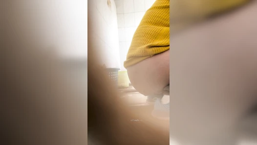 [Handheld toilet shooting 01] Female shooter dry toilet secretly shooting - no door, no cubicle clinical sense of full 29V [a room of the original version]