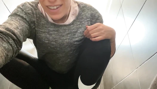VeganLinda - Too big shit for the Plate… Pantycleaning!