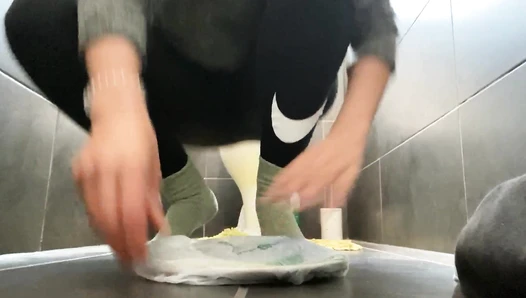 VeganLinda - Too big shit for the Plate… Pantycleaning!