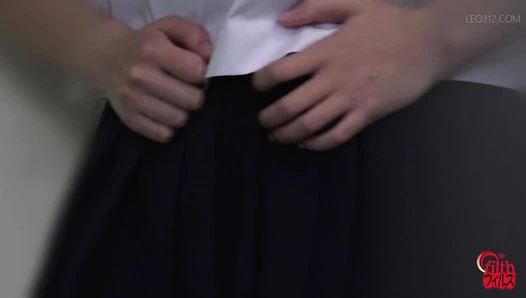 FF-681 02 5-Camera toilet hidden shots: schoolgirls’ pooping situations.