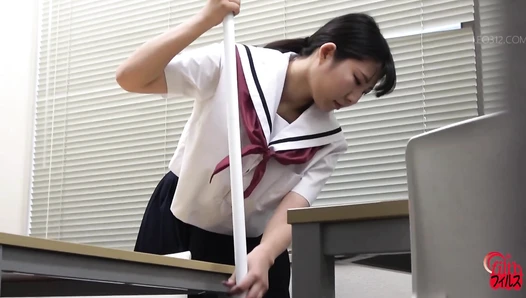 FF-681 08 5-Camera toilet hidden shots: schoolgirls’ pooping situations.