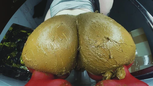 SweetbettyParlour - strange noise in scat clip?