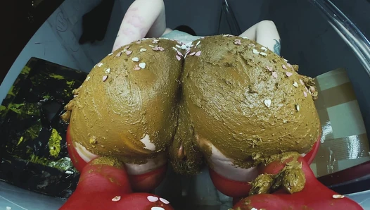 SweetbettyParlour - strange noise in scat clip?