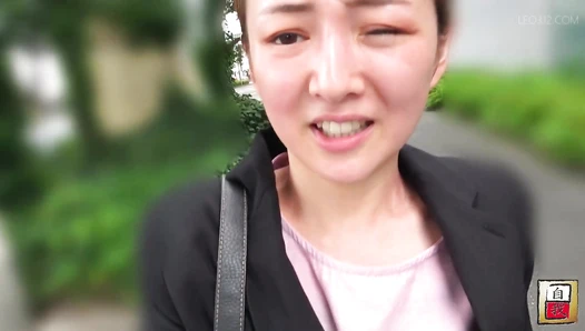 JG-571 02 Close-up interview and self-portraits taken over several days. A thick half-Japanese beauty who has polished her adult charm. Elisa Kubo’s poop at home. VOL. 2