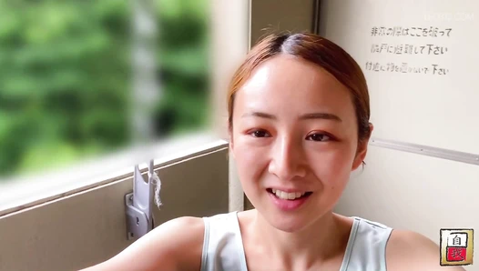 JG-571 05 Close-up interview and self-portraits taken over several days. A thick half-Japanese beauty who has polished her adult charm. Elisa Kubo’s poop at home. VOL. 2