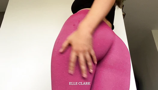 ElleClarkScatQueen - leggings up and leggings down