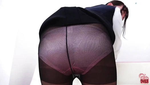 FF-467 03 Standing farts with buttcheeks open.