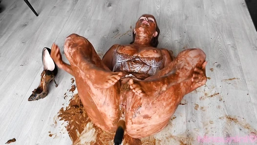Ninounini - 100% FOOT FETISH (FUCK MACHINE): I shit in my high heels and crush the shit with my feet to make you lick it, before playing with my holes! (SCAT / PISS / FOOT FETISH / HEELS FETISH / ANAL / ATM / ATP)