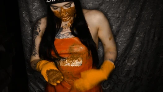 DirtyBetty - Testing Rubber Gloves In APOCALYPTIC room