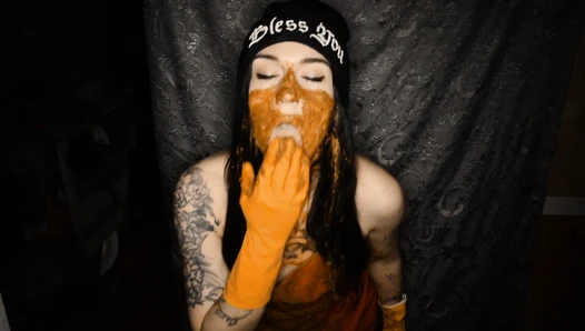 DirtyBetty - Testing Rubber Gloves In APOCALYPTIC room