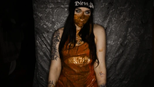 DirtyBetty - Testing Rubber Gloves In APOCALYPTIC room
