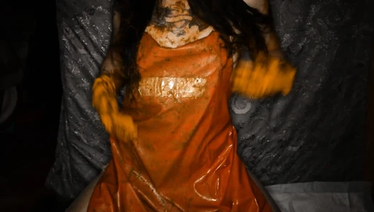 DirtyBetty - Testing Rubber Gloves In APOCALYPTIC room