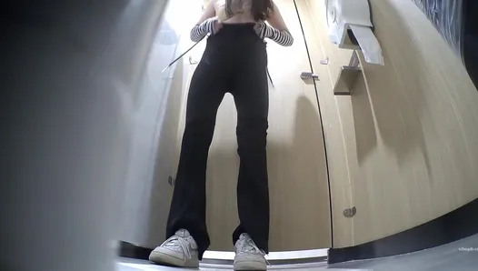 Womens Toilet in an Elite Nightclub 9