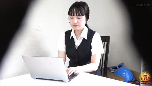 EE-794 02 Office ladies pooping with their clothes off and legs spread open! VOL. 5