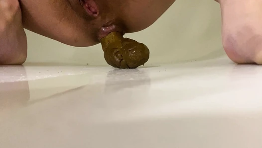 p00girl - I chew on a piece of shit and smear myself in a sexy mask, ass, feet, face all in shit