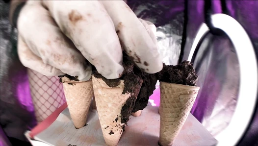 DirtyBetty - Fan with “unusual” ice cream