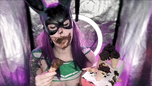 DirtyBetty - Fan with “unusual” ice cream