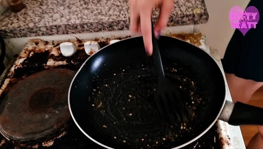 Kitty Skatt - POV Cook and Feed