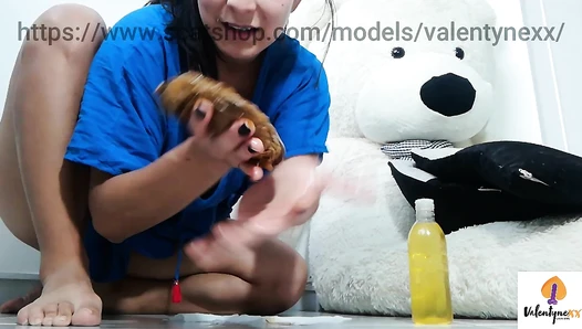 Valentynexx - Pooping in Dress