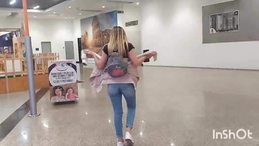 Sarathonson - Jeans challenge in public
