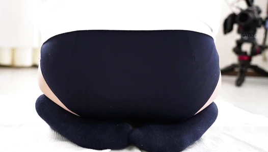 OJHI-266 01 Seiza poop in front of the mirror!