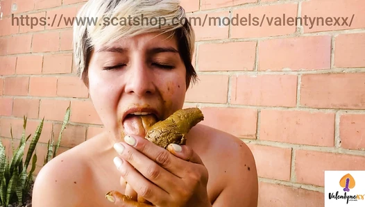 Valentynexx - Sucking in Backyard