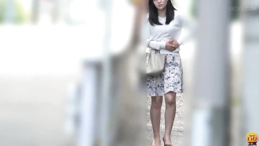 EE-555 01 Peeping on big shits and farts on western and japanese style toilets. Girls pushing hard! VOL. 3
