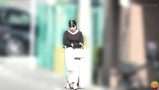 EE-555 02 Peeping on big shits and farts on western and japanese style toilets. Girls pushing hard! VOL. 3