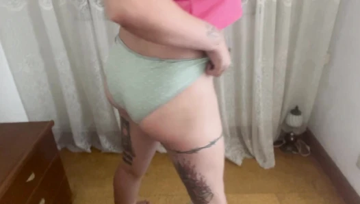 badkithy - Oh my God, I’m so swollen I look pregnant!