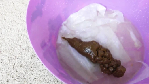 PooGirlSofia - I poop in bucket and show you