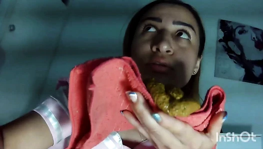 NataschaDirty - I masturbate smelling and tasting my poop