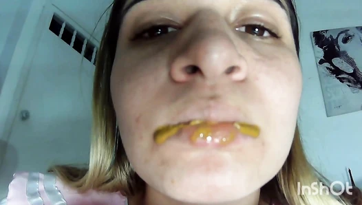 NataschaDirty - I masturbate smelling and tasting my poop