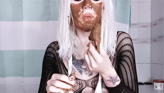 DirtyBetty - Do not let this bitch play with food!