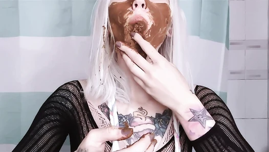 DirtyBetty - Do not let this bitch play with food!