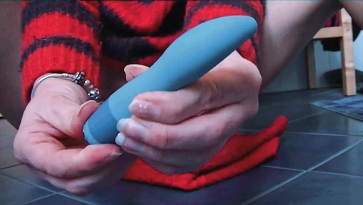 MiaRoxxx - 240. Vibrating clit, BIG shit!