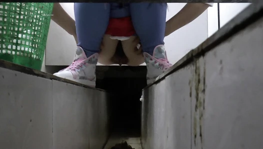 Chinese Girls Shitting 2