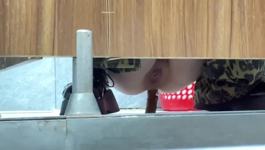 Handheld shooting, many women's poop and pee shots, 150V, SifangKTV, 